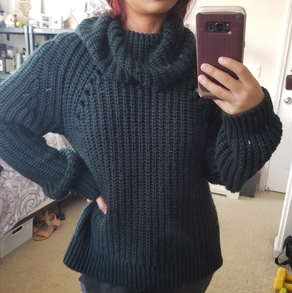 Dark green Kendall & Kylie sweater